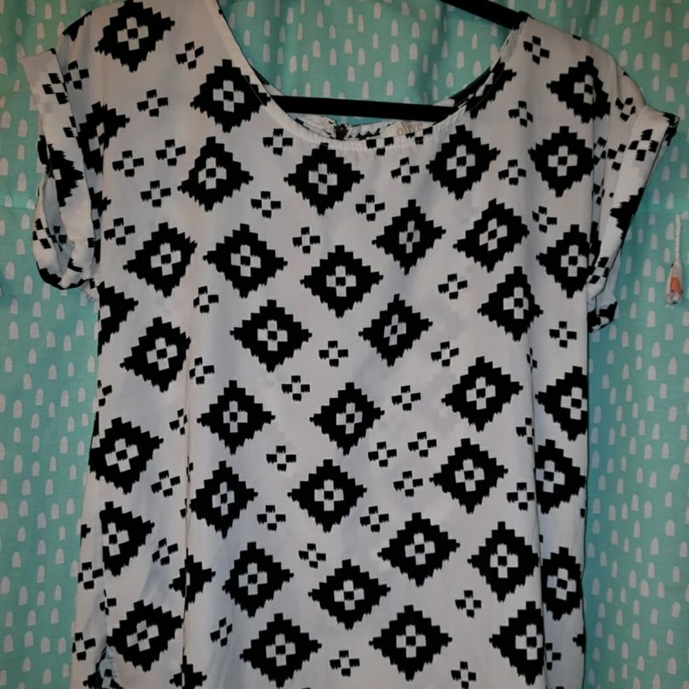 Cute aztec olive & oak blouse